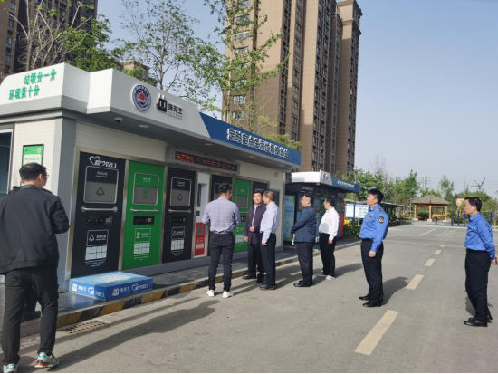 華展貓先生，智能垃圾分類設(shè)備廠家，定時定點生活垃圾投放點